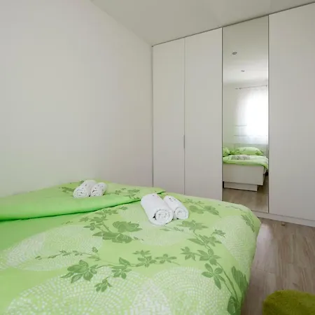 Bonus And Private Parking Apartment *