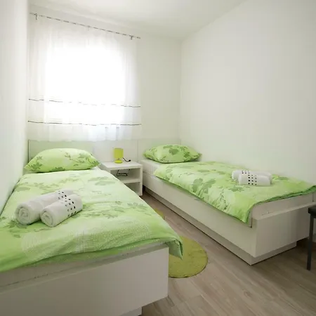Bonus And Private Parking Apartament