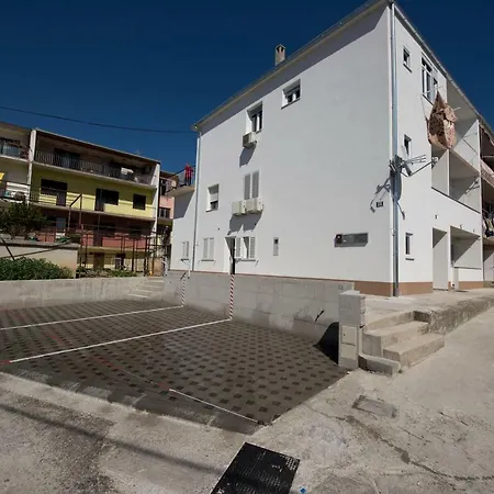 Apartment Bonus And Private Parking *