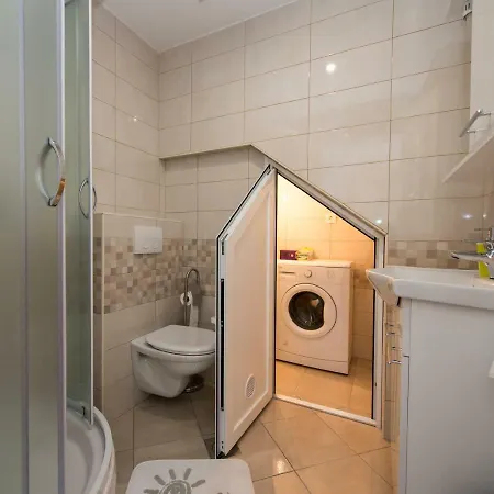 Bonus And Private Parking Apartman Split
