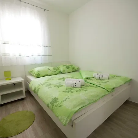 Apartman Bonus And Private Parking Split
