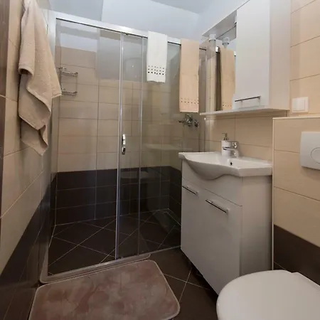 Apartman Bonus And Private Parking Split